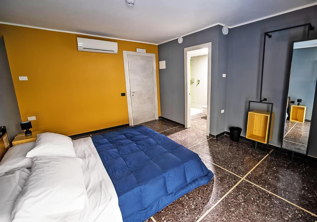 Marathon Hostel Genova Eksteriør billede